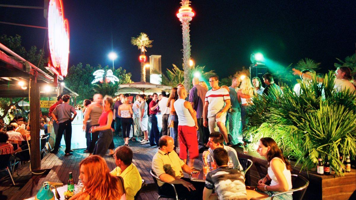 Petreceri pe litoral: Impactul turismului de masă în Mamaia și Vama Veche