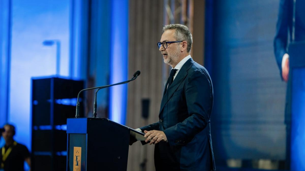 Criza Politică din România: Demiterea Guvernului Bolojan și Impactul Asocierii PSD-AUR