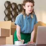 Transformarea comerțului modern: Adaptarea micilor antreprenori la digitalizare