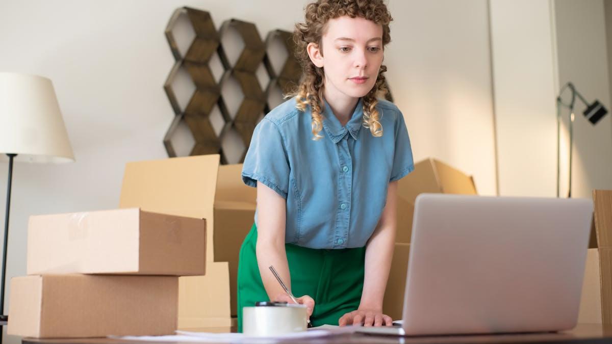 Transformarea comerțului modern: Adaptarea micilor antreprenori la digitalizare