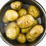 Cum să fierbi cartofii: apă rece sau clocotită? O analiză detaliată a tehnicii culinare