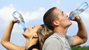 Impactul Deshidratării: Când Apa Devine O Necesitate Vitală pentru Sănătate