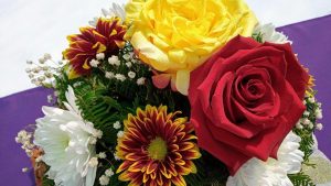 Cumpărarea controversată de aranjamente florale: Ce se ascunde în spatele cheltuielilor exorbitante ale Cancelariei lui Ilie Bolojan?