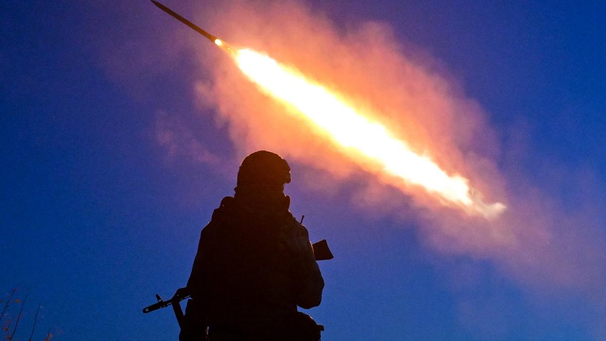 Ecosistemul geopolitic din Estul Europei: Rusia cere evacuarea ambasadelor de la Kiev în contextul tensiunilor crescânde