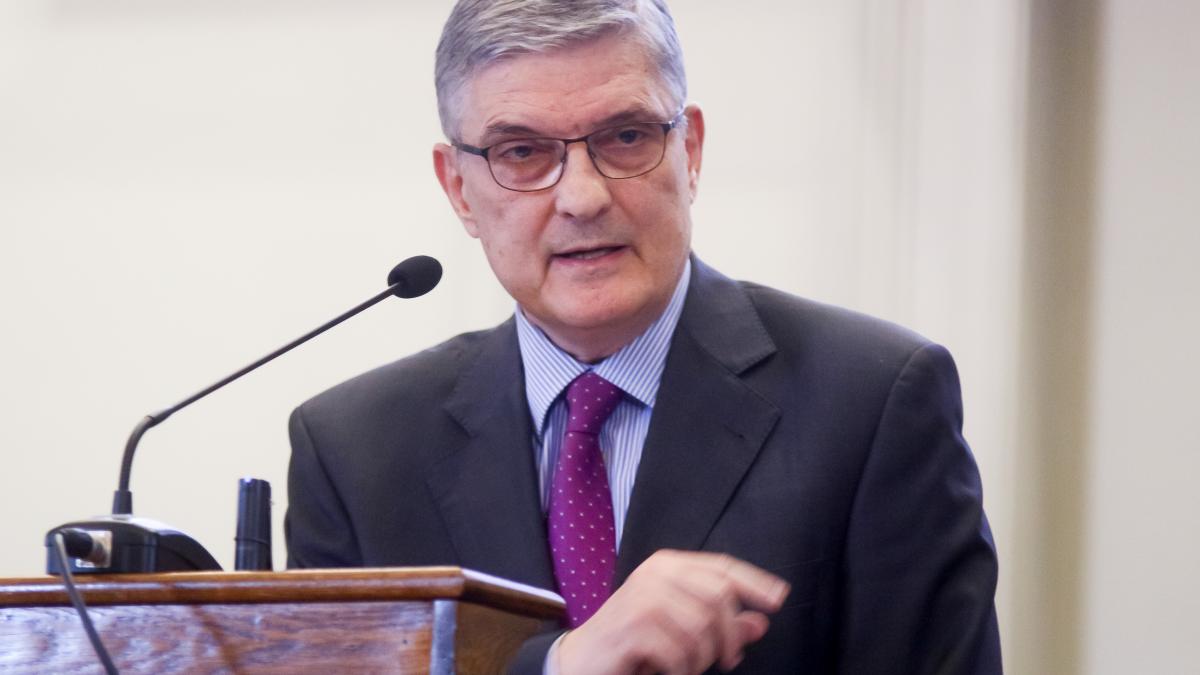 Decizia lui Ilie Bolojan de a Mări TVA-ul: O Analiză Profundă a Contextului Economic și Politic