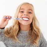 Construirea unei rutine dentare sănătoase pentru copii: Ghid esențial pentru părinți
