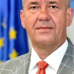 Adrian Pintea și Dosarul DNA: O Analiză a Contextului Politic și Implicațiilor Sociale