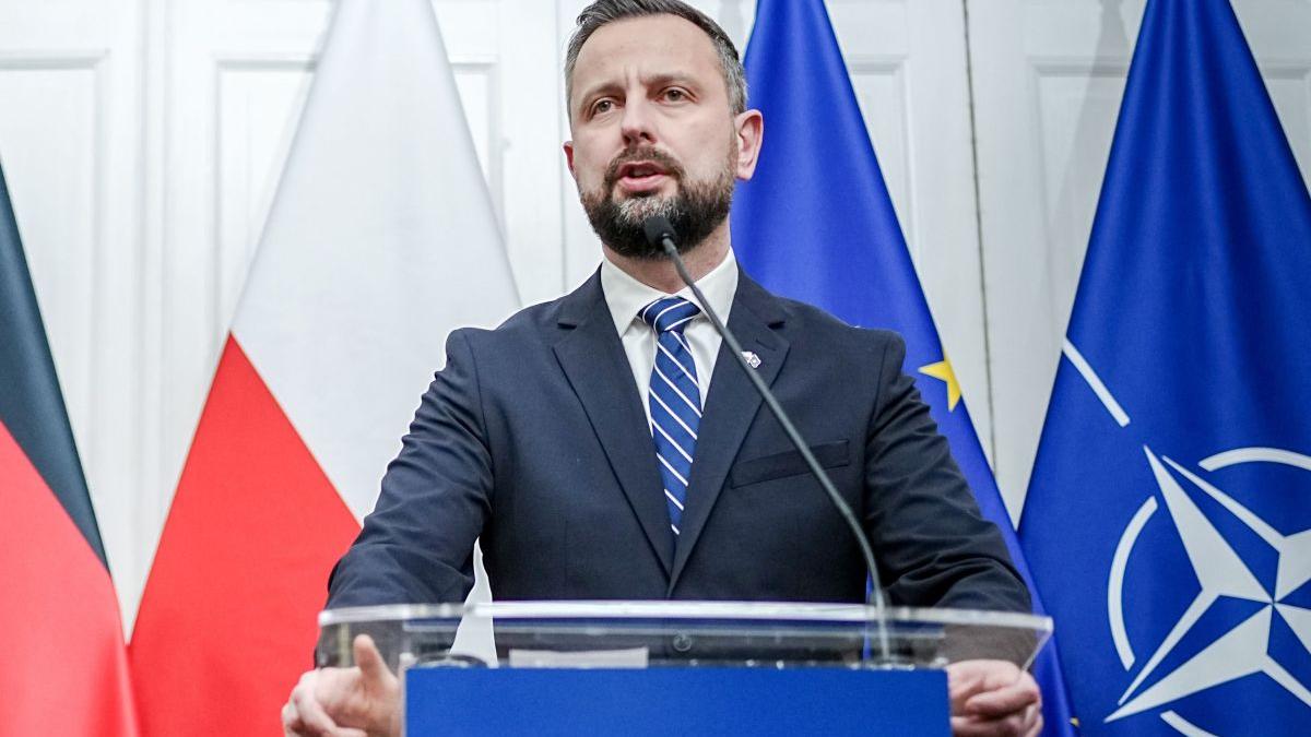 Polonia Obține un Împrumut Record pentru Apărare: Implicații și Context