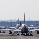 Tragedie pe aeroport: Impactul și implicațiile unei coliziuni fatale între un avion și un muncitor