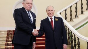 Critica cancelarului german: O analiză a vizitei lui Robert Fico la Moscova de Ziua Victoriei