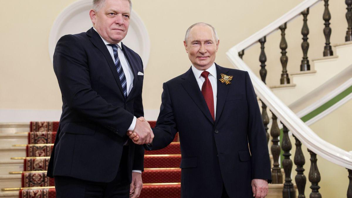 Critica cancelarului german: O analiză a vizitei lui Robert Fico la Moscova de Ziua Victoriei