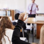 Disciplina copiilor în Singapore: O privire detaliată asupra pedepsei cu bastonul în școli