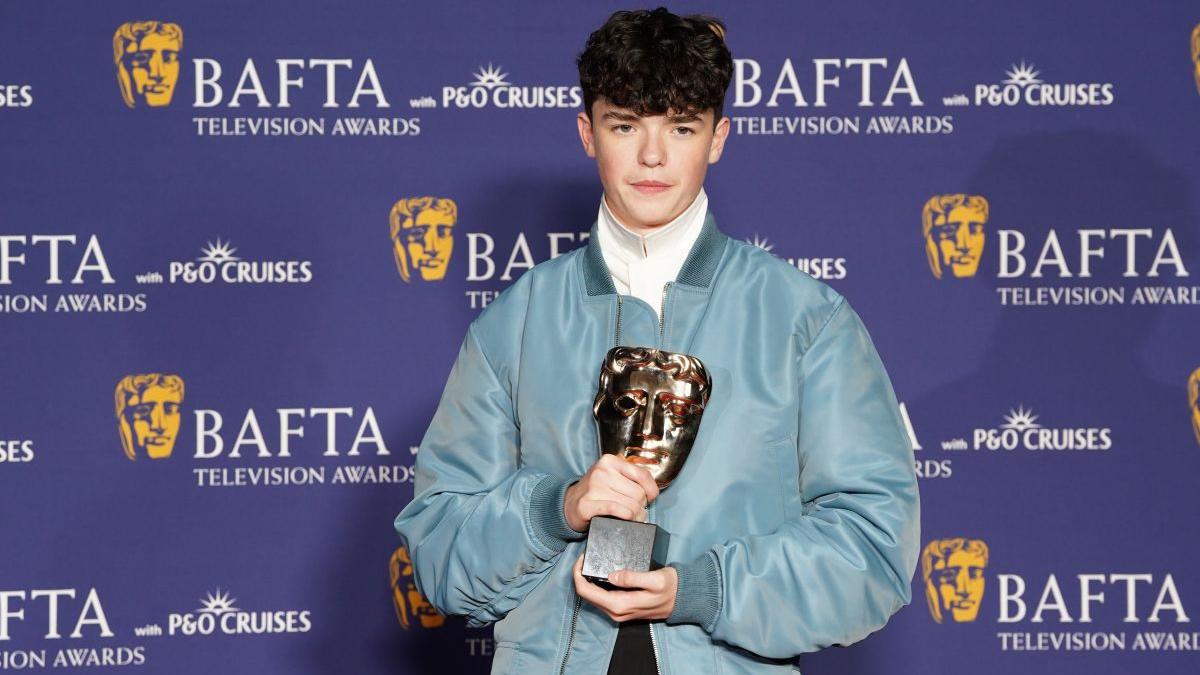 Fenomenul „Adolescence” la BAFTA TV 2026: O analiză a impactului, câștigătorilor și a tendințelor în televiziune