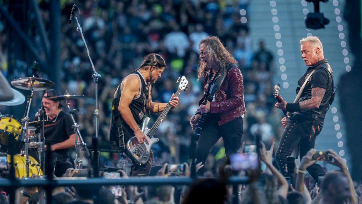 Concert Metallica pe Arena Națională: Măsuri de Securitate și Impactul Asupra Comunității