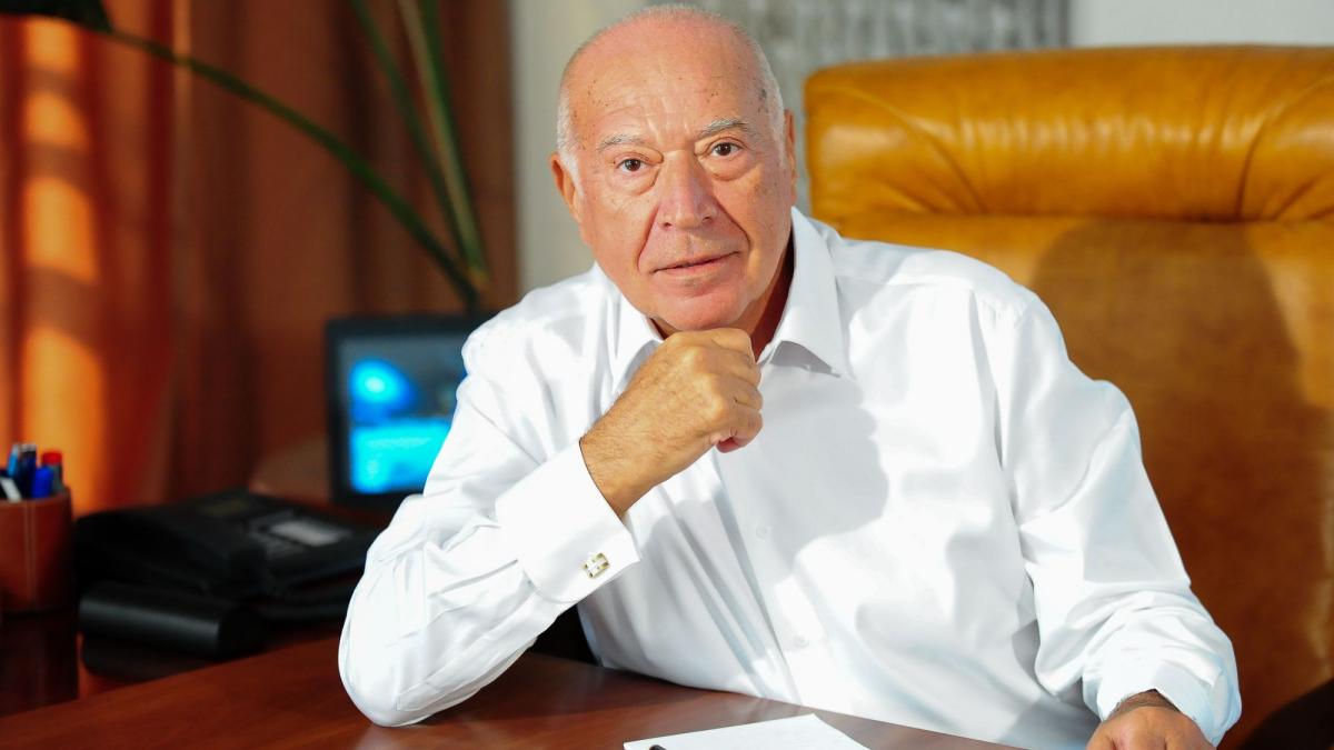 Rică Răducanu: O Legendă a Fotbalului Românesc și Emblema Emoțiilor Naționale