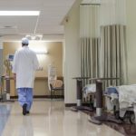 Cât costă o viață? Analiza unei amenzi derizorii pentru medicul de la Polizu în cazul morții unui prematur