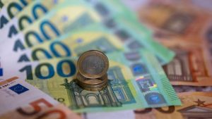 Recuperarea Monedei Naționale: O Analiză Profundă a Dinamicii Economice și Impactului Asupra Cetățenilor