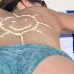 Impactul miturilor de pe social media asupra sănătății pielii: Dermatologii lansează campania „Nu te arde de dragul unui trend!”