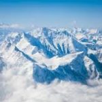 Tragedia din Himalaya: O viață pierdută sub avalanșă și provocările montanismului modern