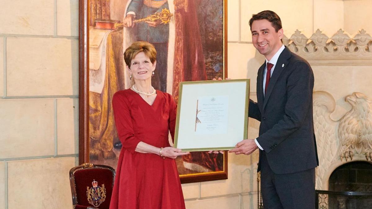Poșta Română devine furnizor al Casei Regale: O privire asupra unei colaborări istorice