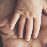Omul-Plastilină: O Analiză a Transformărilor Politice și Sociale din România