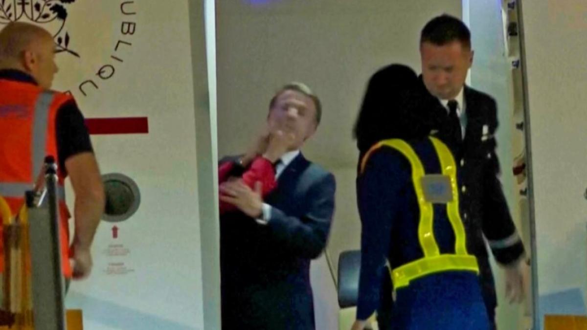 Tensiuni în aer: Analiza conflictului dintre Emmanuel Macron și Brigitte Macron în timpul zborului