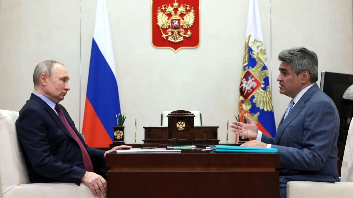 Ascensiunea unui Partid Tolerat de Kremlin: O Analiză a Controlului și Popularității în Rusia