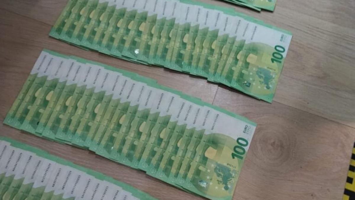 Constanța în centrul unui scandal de corupție: 165.000 de euro descoperiți la un procuror