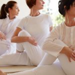 Transformarea prin Yoga: Impactul Ashramurilor în Societatea Contemporană