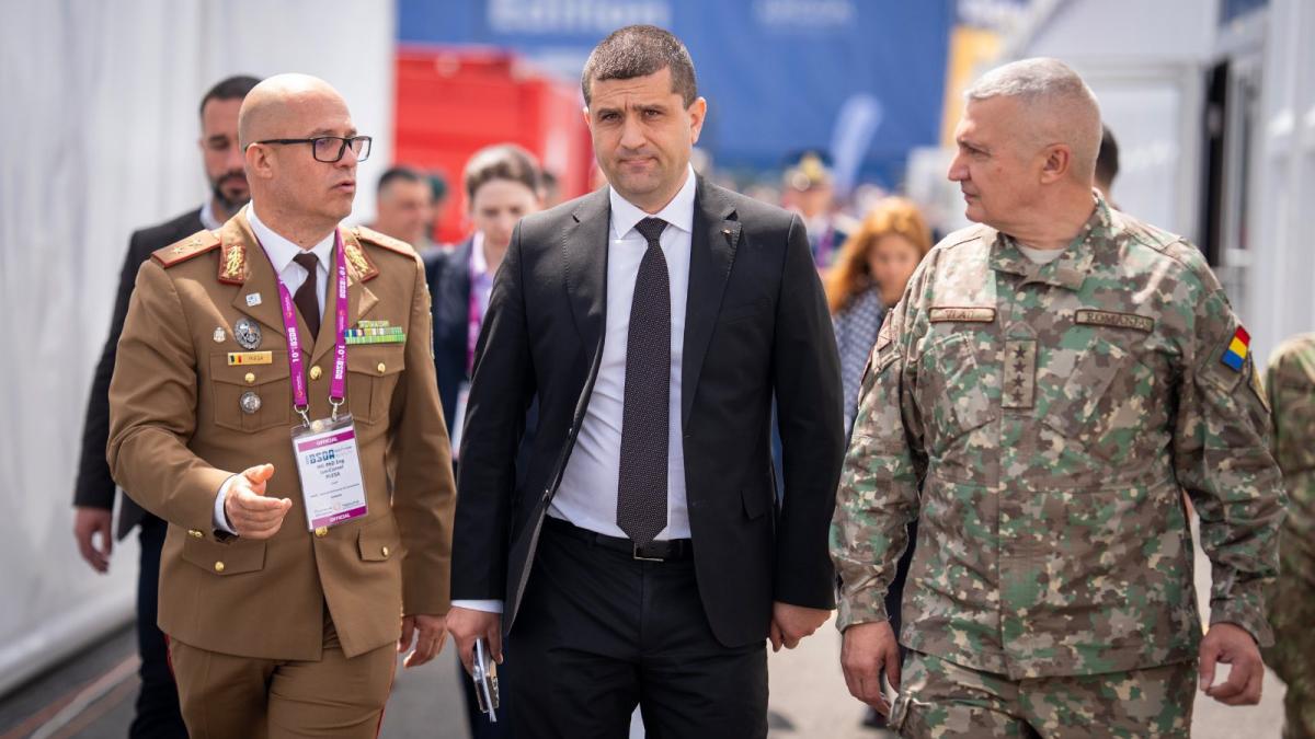 România: De la Consumator de Securitate la Producător în Industria de Apărare – O Viziune Strategică