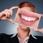 Explorarea Diferențelor Fundamentale dintre Dinți și Oase: Perspectivele Specialiștilor