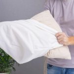 Ghid complet pentru îngrijirea pernelor: Cum să obții perne albe și pufoase acasă