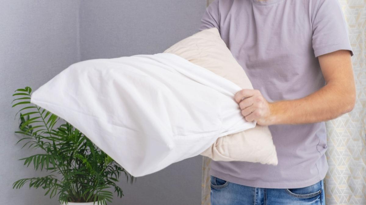Ghid complet pentru îngrijirea pernelor: Cum să obții perne albe și pufoase acasă