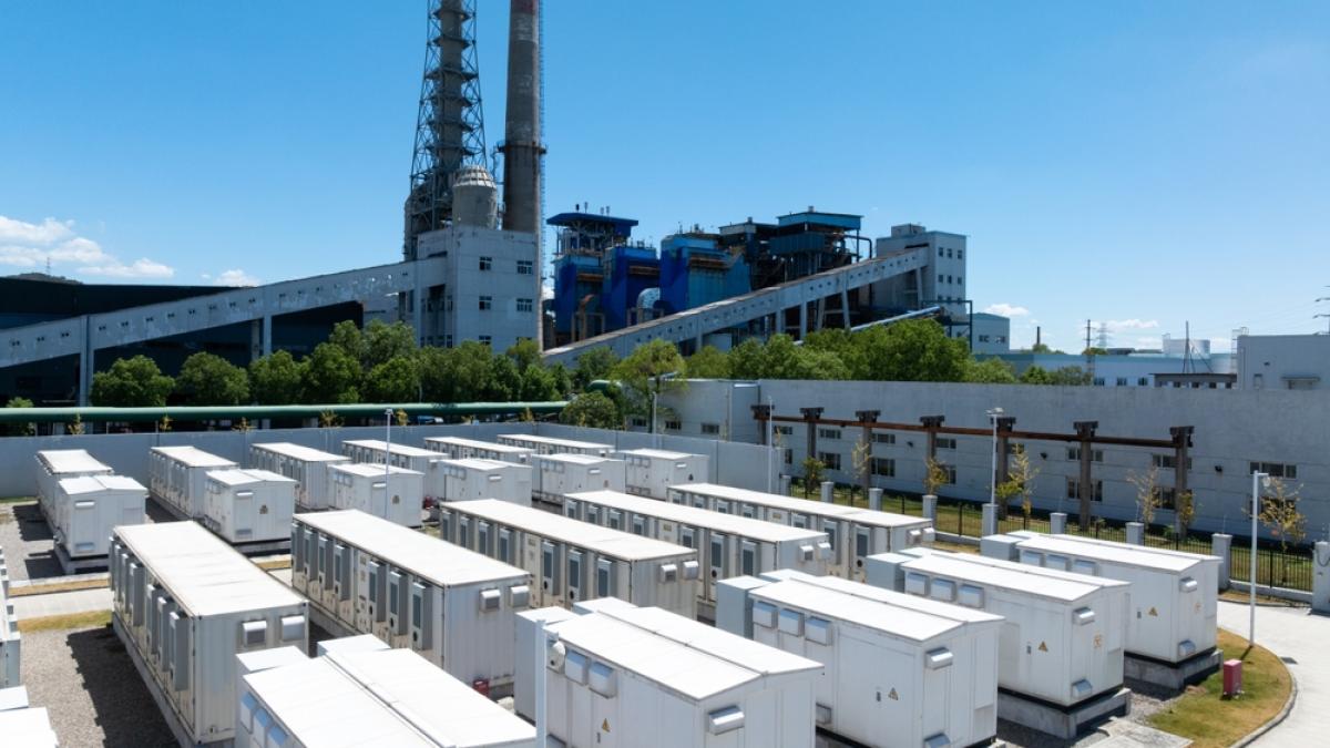 România sub amenințarea noilor ‘băieți deștepți’: Riscurile unui tun energetic cu baterii și stocare haotică