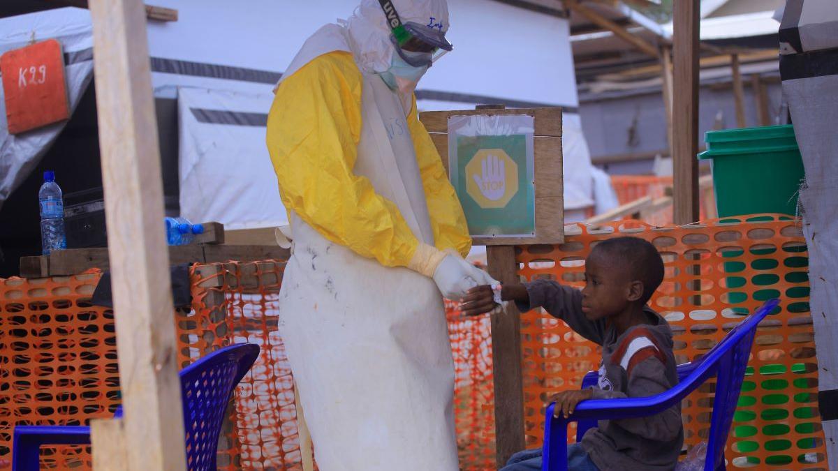 Criza Ebola în Africa: O privire detaliată asupra extinderii focarului și a răspunsului internațional