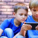 UE în fața unei dileme digitale: Restricții pe rețelele sociale pentru minorii sub 16 ani – O măsură de protecție sau un pas spre excluderea digitală?