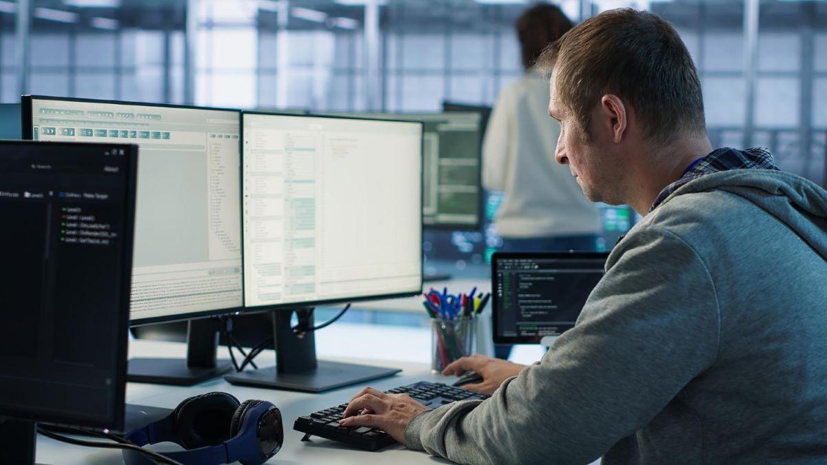 Interzicerea platformelor digitale pe calculatoarele statului: O analiză a propunerii lui Nazare și implicațiile acesteia pentru administratia românească