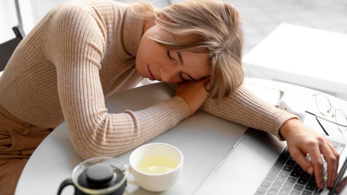 Managementul stresului nocturn: Cum să înfrunți oboseala cronică după un somn aparent suficient