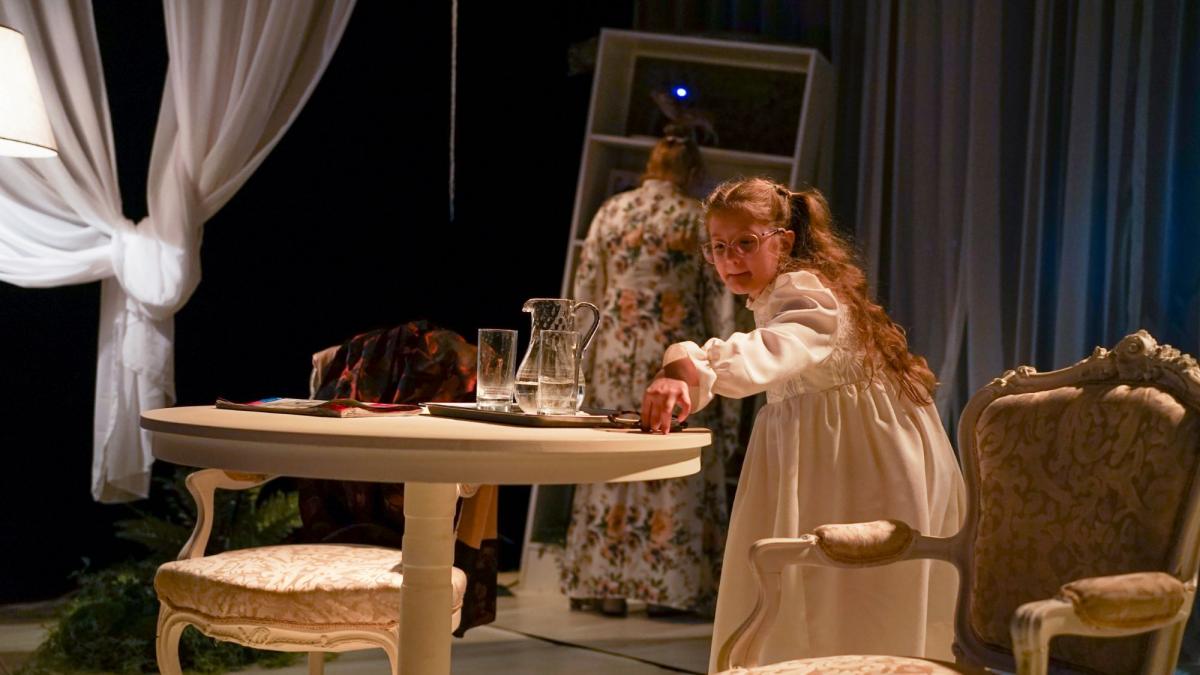 Emil Coșeru debutează în dramaturgie cu „Hârjoana”: o nouă eră în teatrul românesc