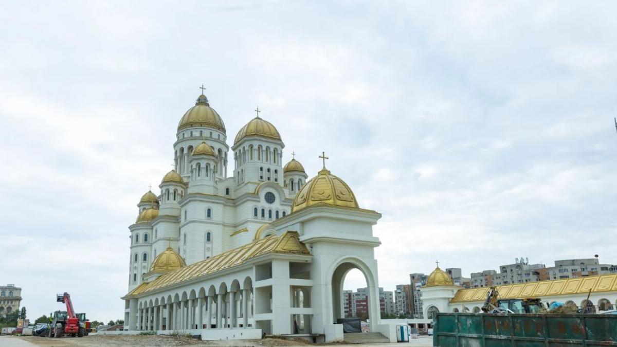 Răsunetul Clopotelor: O Omagiu pentru Eroii Neamului de Înălțarea Domnului