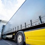 Prelată la comandă vs. prelată standard: O analiză economică profundă și implicațiile pe termen lung