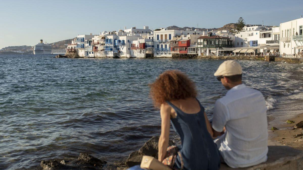 Românii își găsesc refugiu pe insulele grecești: O analiză a pieței imobiliare din Grecia