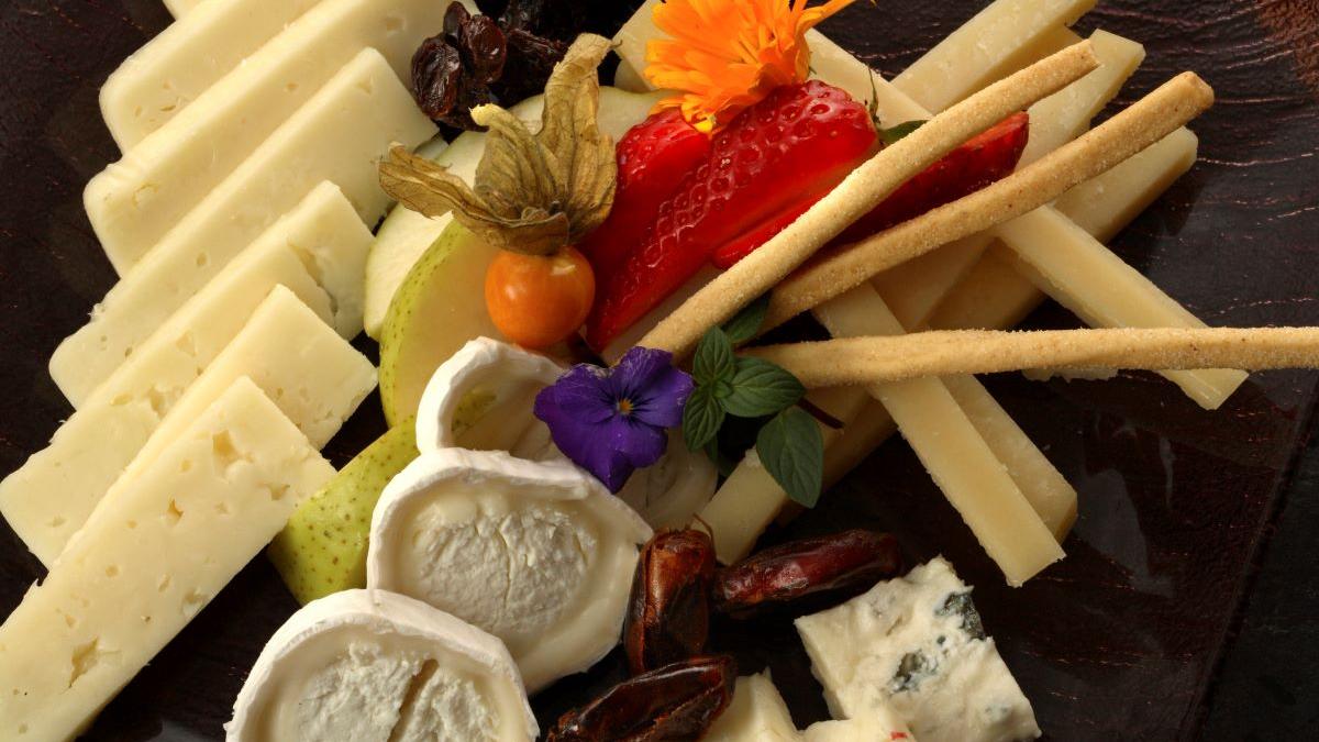 Gorgonzola: Brânza Albastră din Italia – Tradiție, Gust și Modalități de Consum