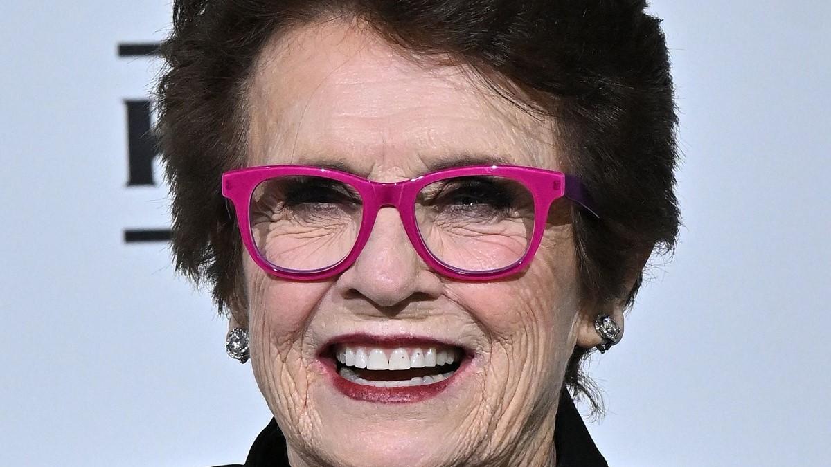 Billie Jean King: O Inspirație la 82 de Ani – Povestea Absolvirii după 61 de Ani de Pauză