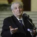 Declinul profesionalismului în contextul politizării excesive: O analiză profundă a unei societăți în criză