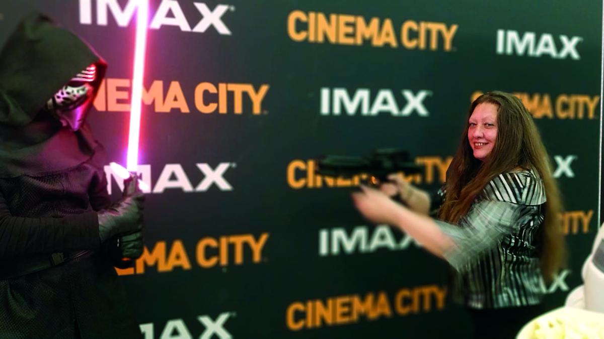 Cinematografia contemporană: Impactul premierelor „Star Wars” și „Mă mut la mama” asupra industriei și publicului românesc