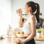 Beneficiile surprinzătoare ale apei fierbinți: O practică tradițională reînvățată în stilul de viață modern