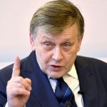 Crin Antonescu și Disputa Politică: Avertismentul Către Bolojan și Implicațiile Proiectului SMR