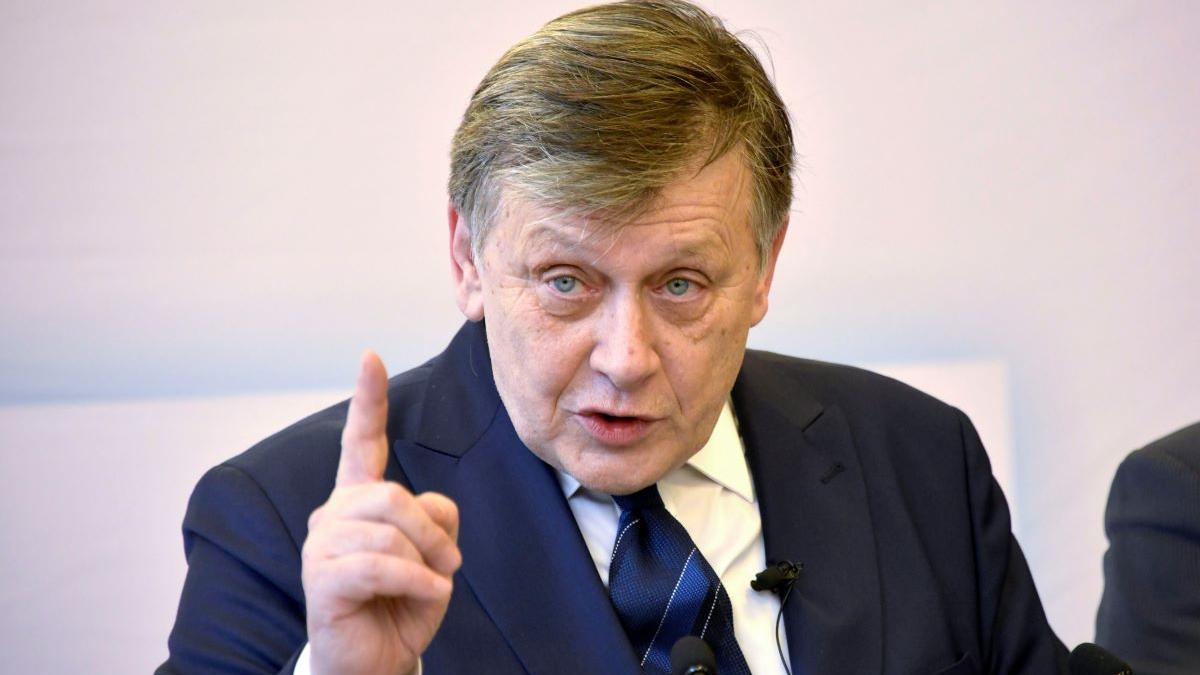 Crin Antonescu și Disputa Politică: Avertismentul Către Bolojan și Implicațiile Proiectului SMR