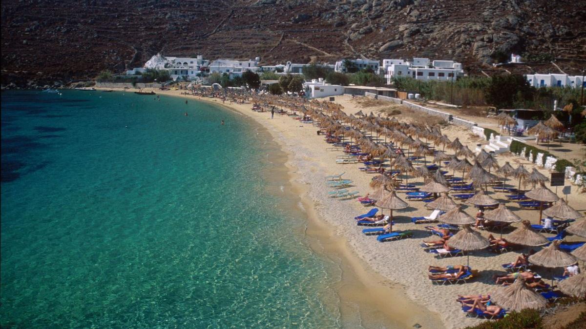 Războiul șezlongurilor în Grecia: Vacanțe cu scandal, despăgubiri și impactul asupra turismului